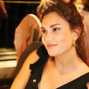 Meet your Posher, Larissa